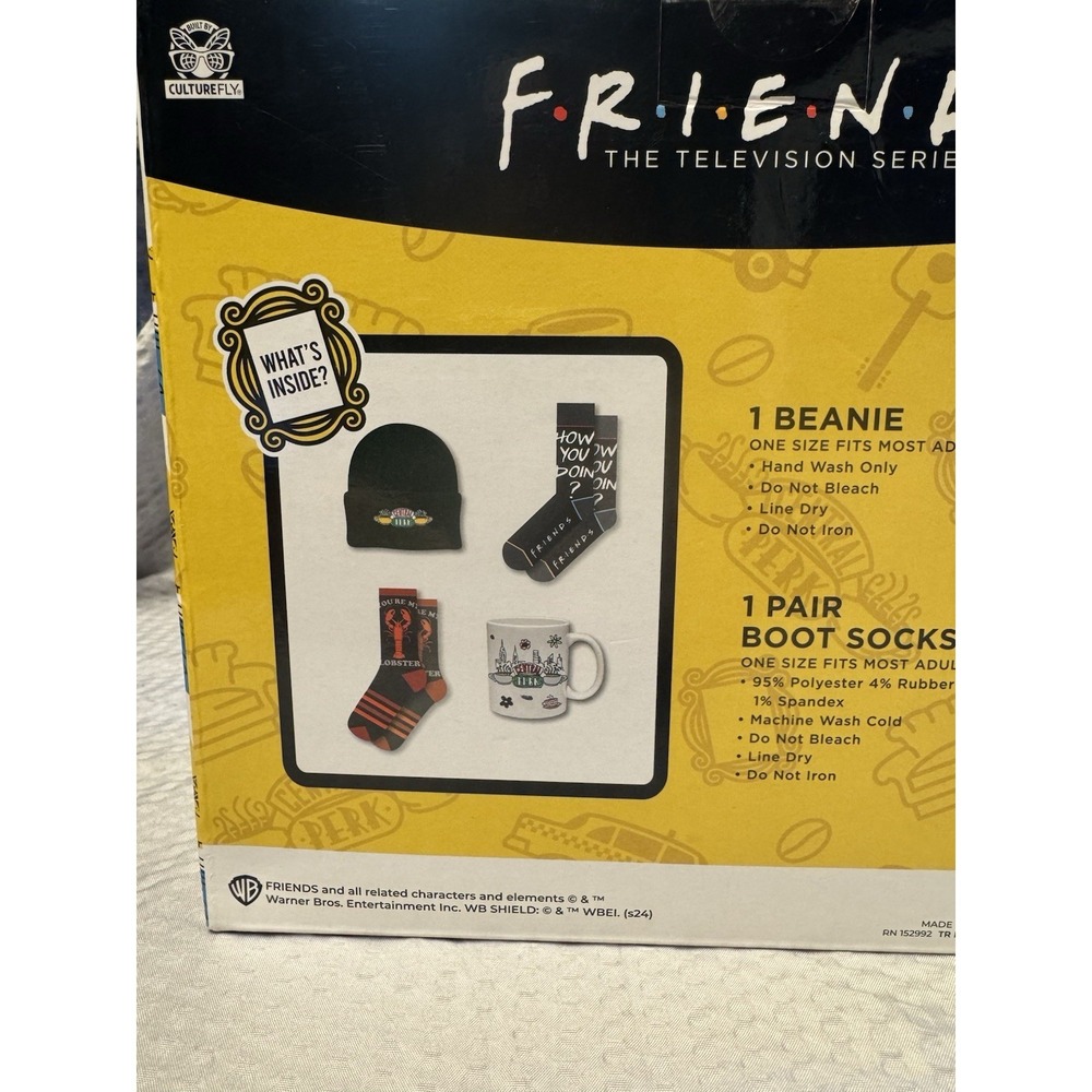 Friends Central Perk Gift Set (Mug, Socks x 2, And Beanie) BRAND NEW - Picture 6 of 10